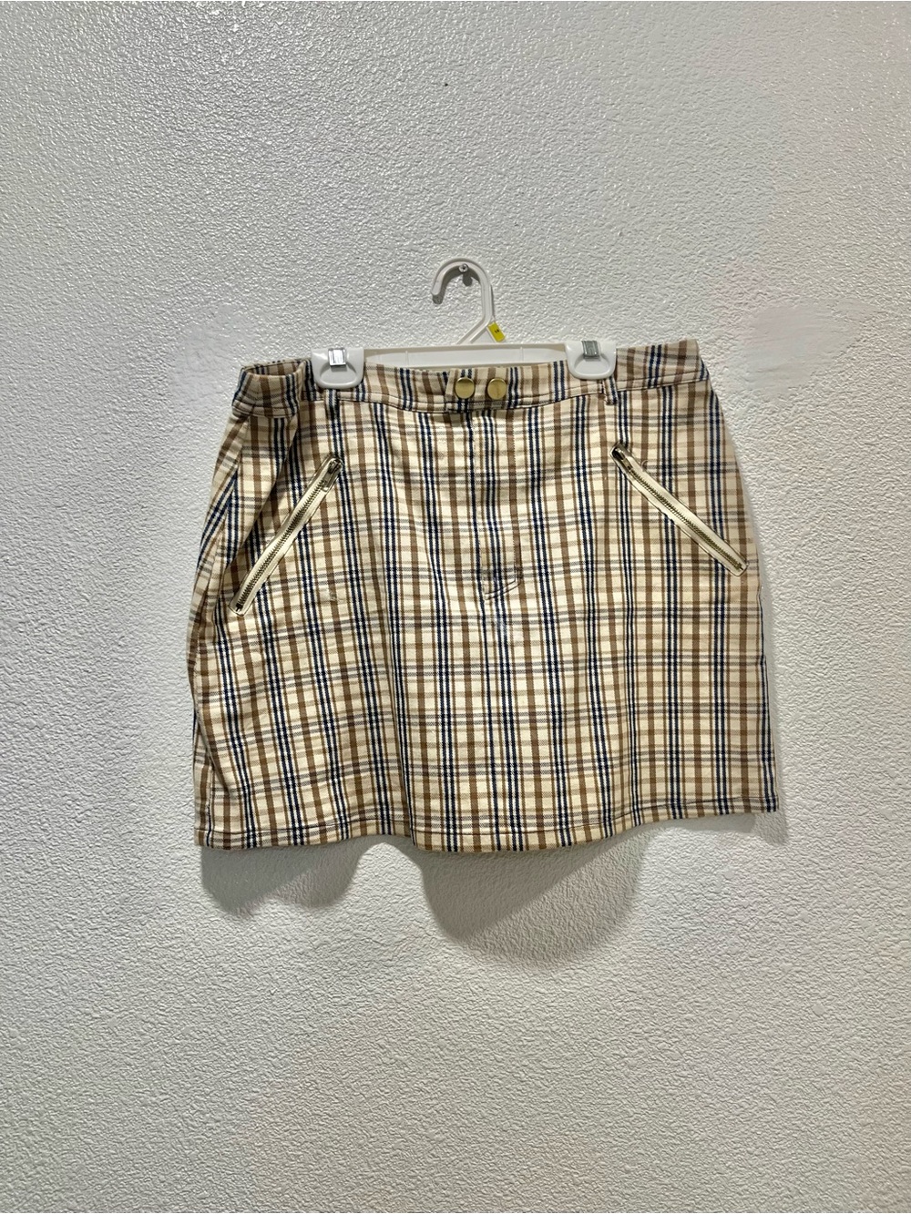 Forever 21 Beige Plaid Mini Skirt with Zip Pockets